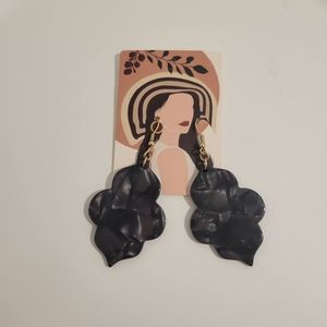 Black marbeled earrings🖤
